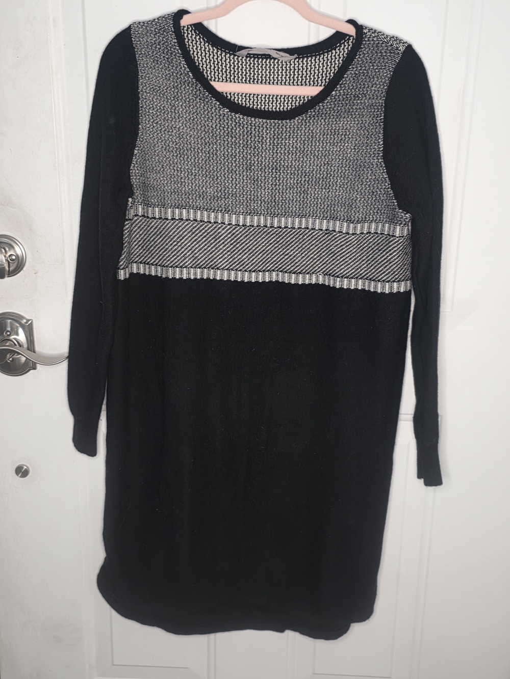 Athleta Black and White Knit Long Sleeve Dress Size Large